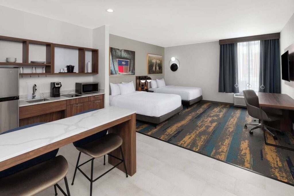 La Quinta Inn & Suites By Wyndham San Antonio At The Rim hotel in San Antonio