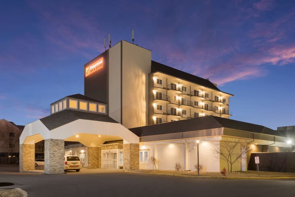 Orangewood Inn & Suites Kansas City Airport hotel in Kansas City