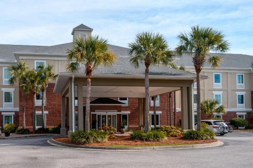 Comfort Inn & Suites Patriots Point hotel in Charleston