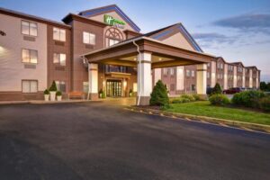 Holiday Inn Express Newport North - Middletown by IHG Book Now Pay Later in 