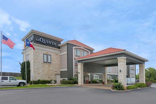 La Quinta by Wyndham Fredericksburg hotel in Fredericksburg