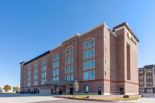 La Quinta Inn & Suites by Wyndham Dallas – Frisco Stadium hotel in Frisco