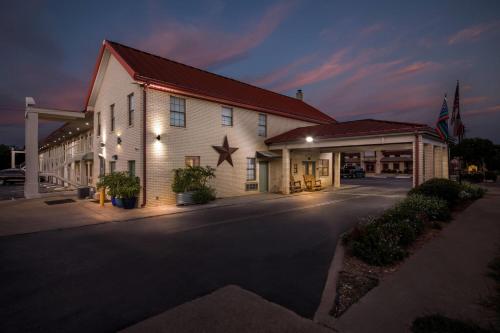 Super 8 by Wyndham Fredericksburg hotel in Fredericksburg