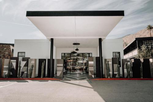 V Capri Palm Springs, a Dolce by Wyndham hotel in Palm Springs