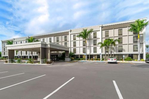 Comfort Inn & Suites St Pete – Clearwater International Airport hotel in Clearwater