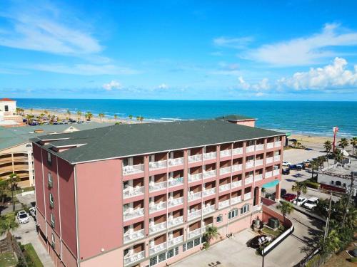 Quality Inn & Suites Galveston – Beachfront hotel in Galveston