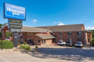 Rodeway Inn Branson, Brick House Book Now Pay Later in Branson