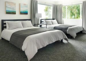 Snob Hollow Inn Downtown Anchorage Book Now Pay Later in Anchorage