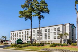 Wingate by Wyndham Wilmington Book Now Pay Later in Wilmington