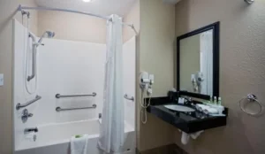 Holiday Inn Express & Suites - Green Bay East by IHG Book Now Pay Later Hotels
